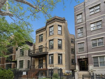 832 W Roscoe St APT 2