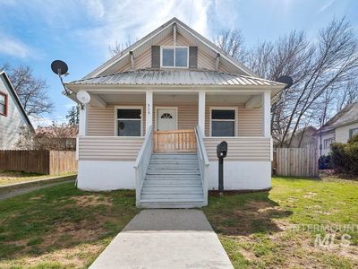 515 W College Ave
