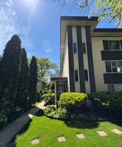 7070 N Ridge Blvd APT 1B