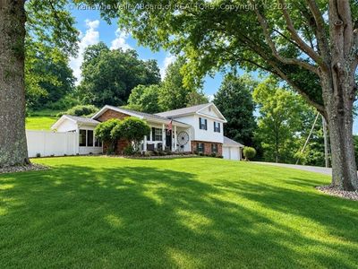 13 Camrose Ln