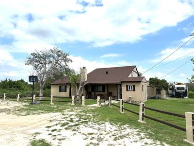1017 Lakeshore Dr