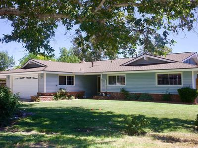 453 Wildrose Ln