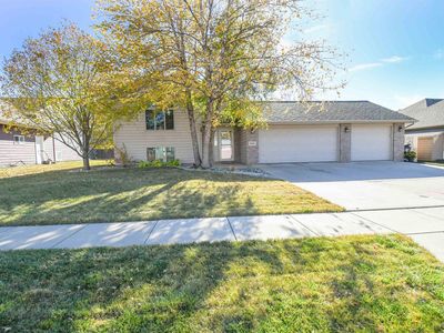 Property at 905 E Ryan Dr, Tea, SD