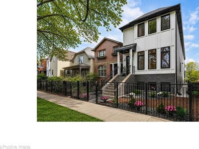 1845 W Wellington Ave