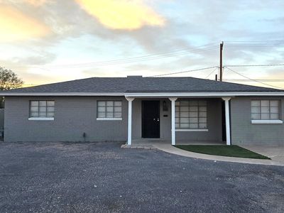 220 E MARILYN Avenue