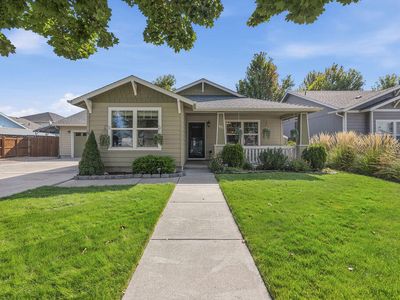 911 NE Stone Ridge Loop