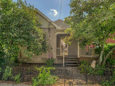 238 E 4th St