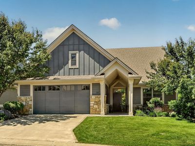 933 Fox Valley Pl SW