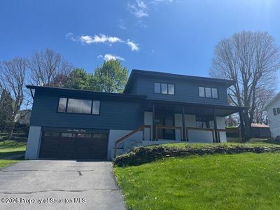 4 Leslie Dr