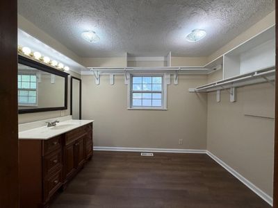 Property at 1519 N Geronimo Dr, Independence, MO