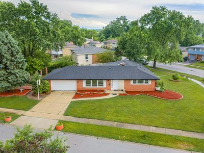 445 E 168th Pl