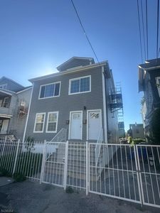 272 Schley St