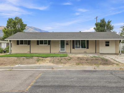 998 E Oak Dr