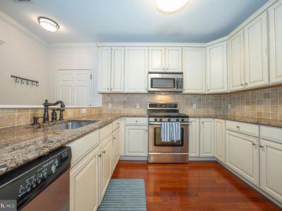 300 W Elm St Suite 2204