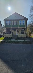 633 Lillian St