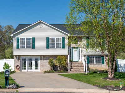 225 Mayfield Ln