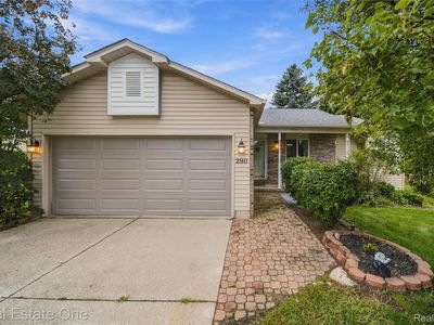 290 Hyatt Ln