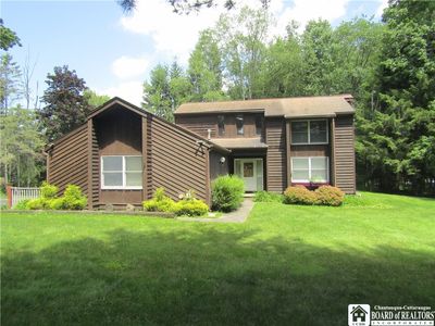 Property at 1757 Parkmeadow Dr, Jamestown, NY