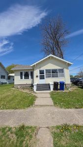 330 1st St SE