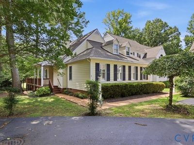 8 Muirfield Green Ln