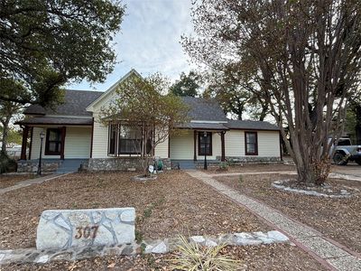 Property at 307 Mission St, Glen Rose, TX