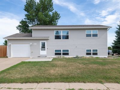 Property at 601 W Ash Ave, Glen Ullin, ND