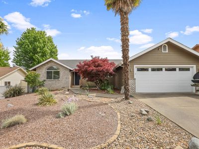 905 NW Regent Dr