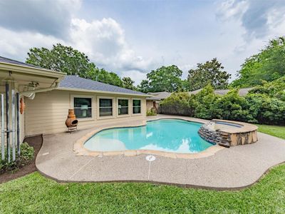 1015 Bluebonnet St