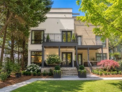 866 Monroe Dr NE