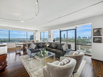 14 Greenway Plz UNIT 24T