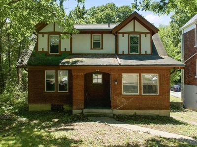 813 S Fred Shuttlesworth Cir