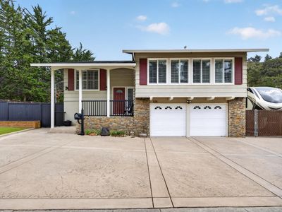836 Oddstad Blvd
