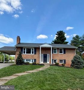 7530 Fairwood Ln