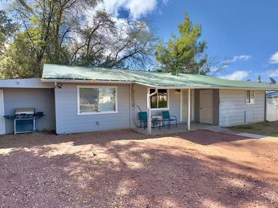 1206 N Apache Ln