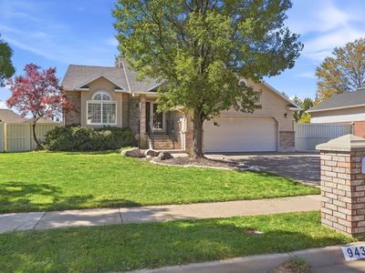 943 W Meadowlark Ln