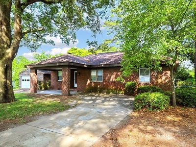 8801 Commodore Overlook