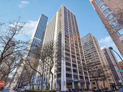 222 E Pearson St APT 1009