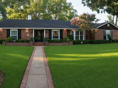 2400 Clayton Ln