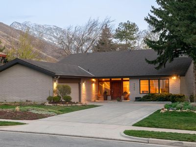 3666 E Brighton Point Dr