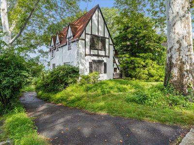 43 Pinecrest Parkway