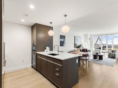 100 Lovejoy Wharf Unit 8H