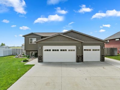 Property at 322 6th Ave SW, Surrey, ND