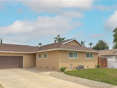 8614 Camelia Dr