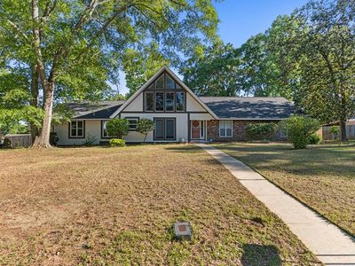 202 E Kingswood Dr