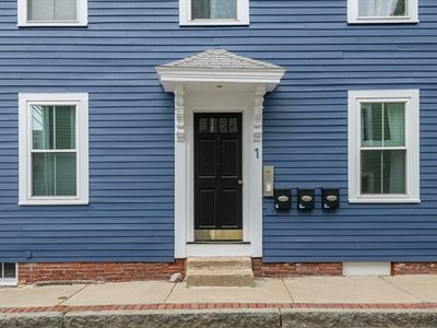 1 Turner St #1