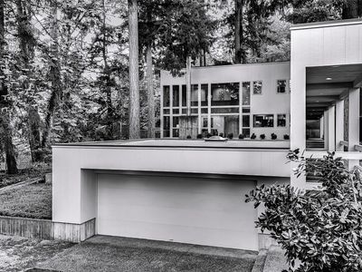 2261 W Lake Sammamish Parkway SE