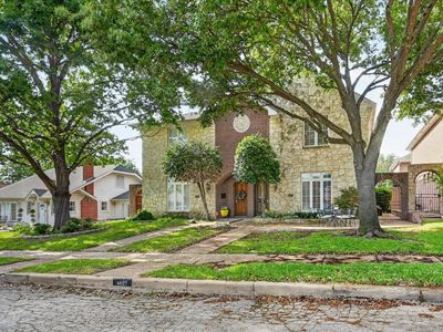 4627 Collinwood Ave