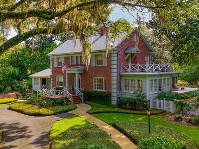 1117 Myers Park Dr