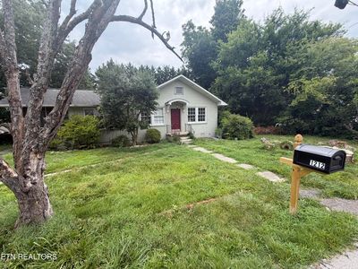 1212 Woodlawn Ave