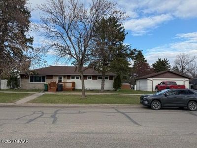 206 3rd St SE